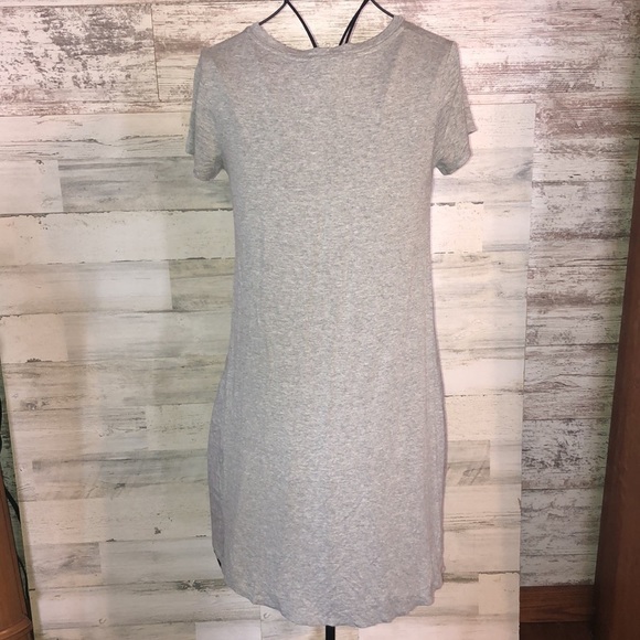 Coverstitched long in back short in front light weight gray shirt size medium​​ - Picture 6 of 6